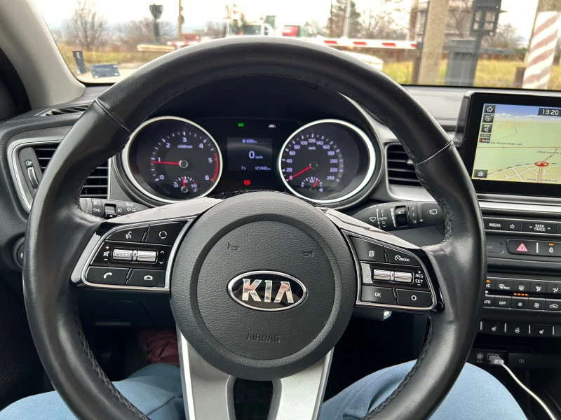 Kia Ceed SW 1.6crdi, снимка 6 - Автомобили и джипове - 48799076