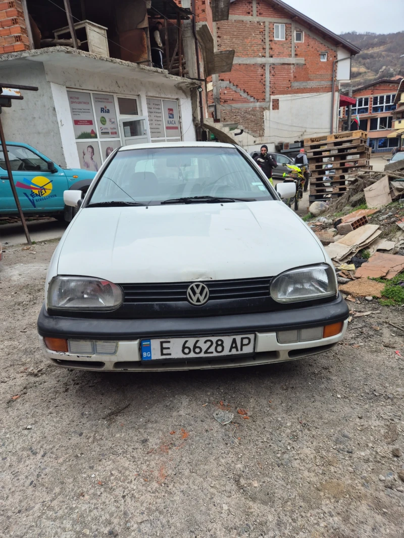 VW Golf, снимка 1 - Автомобили и джипове - 49608143