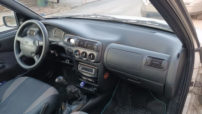 Ford Escort 1.6 / 16V Бензин - Газ LPG, снимка 6 - Автомобили и джипове - 50800744
