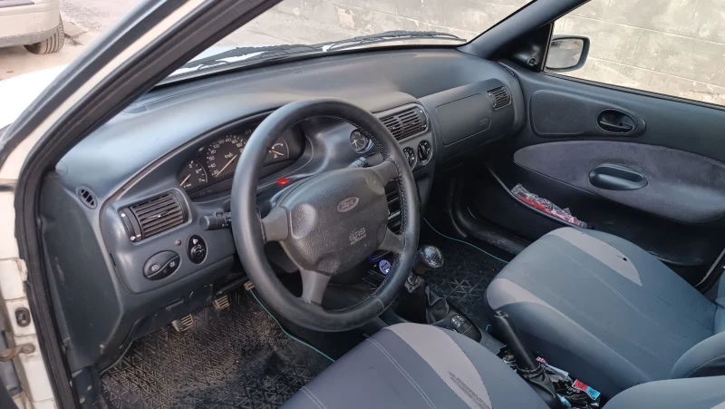 Ford Escort 1.6 / 16V Бензин - Газ LPG, снимка 8 - Автомобили и джипове - 50800744