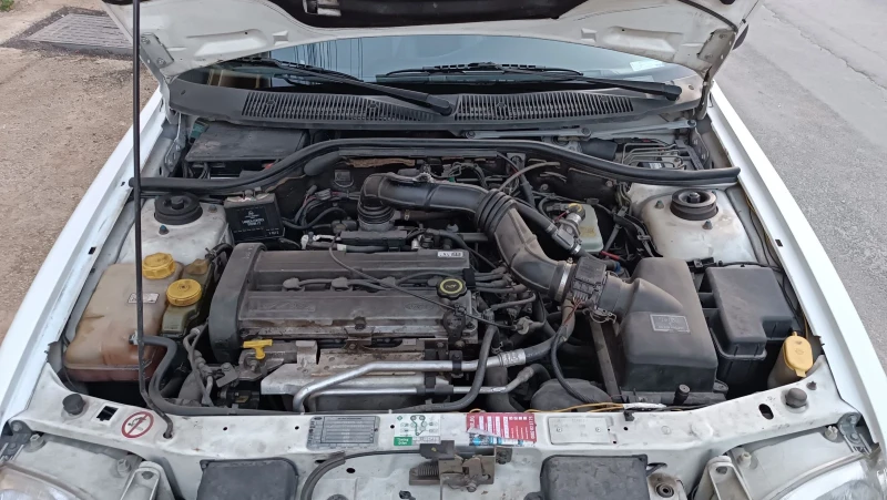 Ford Escort 1.6 / 16V Бензин - Газ LPG, снимка 10 - Автомобили и джипове - 50800744