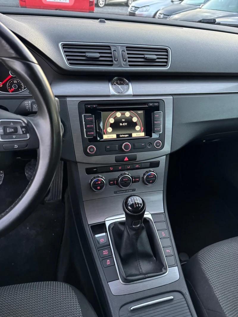 VW Passat 2.0тди 140к.с, снимка 13 - Автомобили и джипове - 52436670