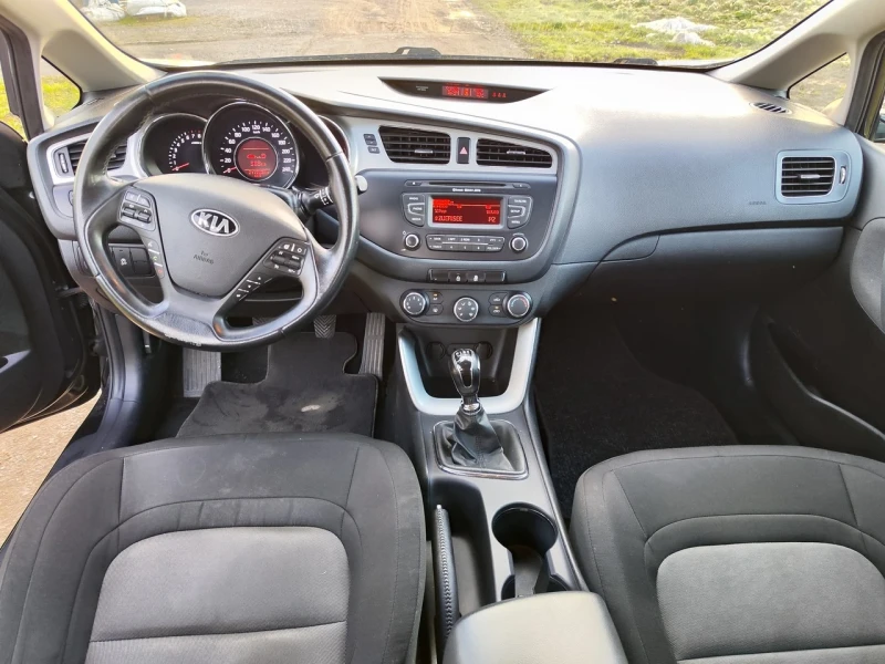 Kia Ceed 1.6 Gdi , снимка 12 - Автомобили и джипове - 53082509