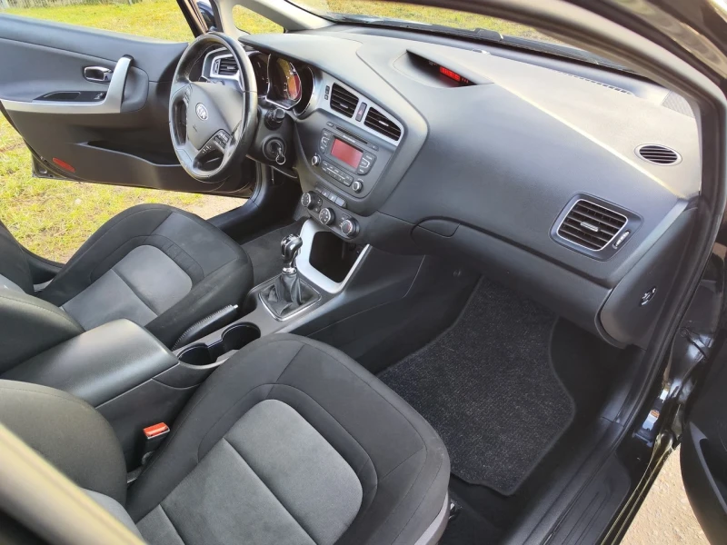 Kia Ceed 1.6 Gdi , снимка 10 - Автомобили и джипове - 53082509