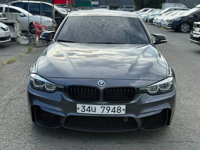 BMW 330 I M Sports Shadow, снимка 3 - Автомобили и джипове - 55132357