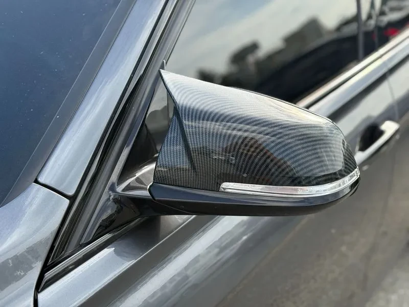 BMW 330 I M Sports Shadow, снимка 12 - Автомобили и джипове - 55132357