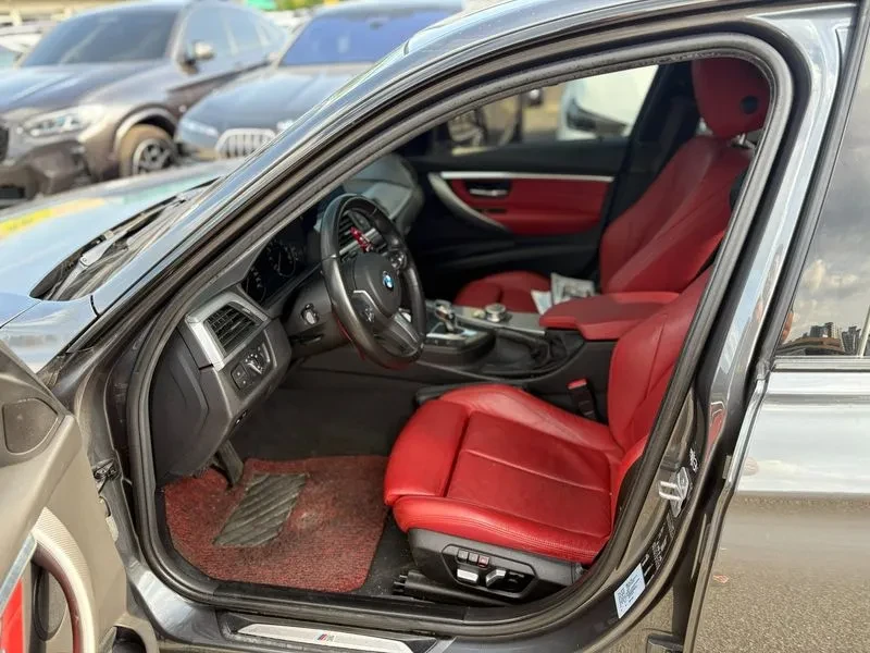 BMW 330 I M Sports Shadow, снимка 16 - Автомобили и джипове - 55132357