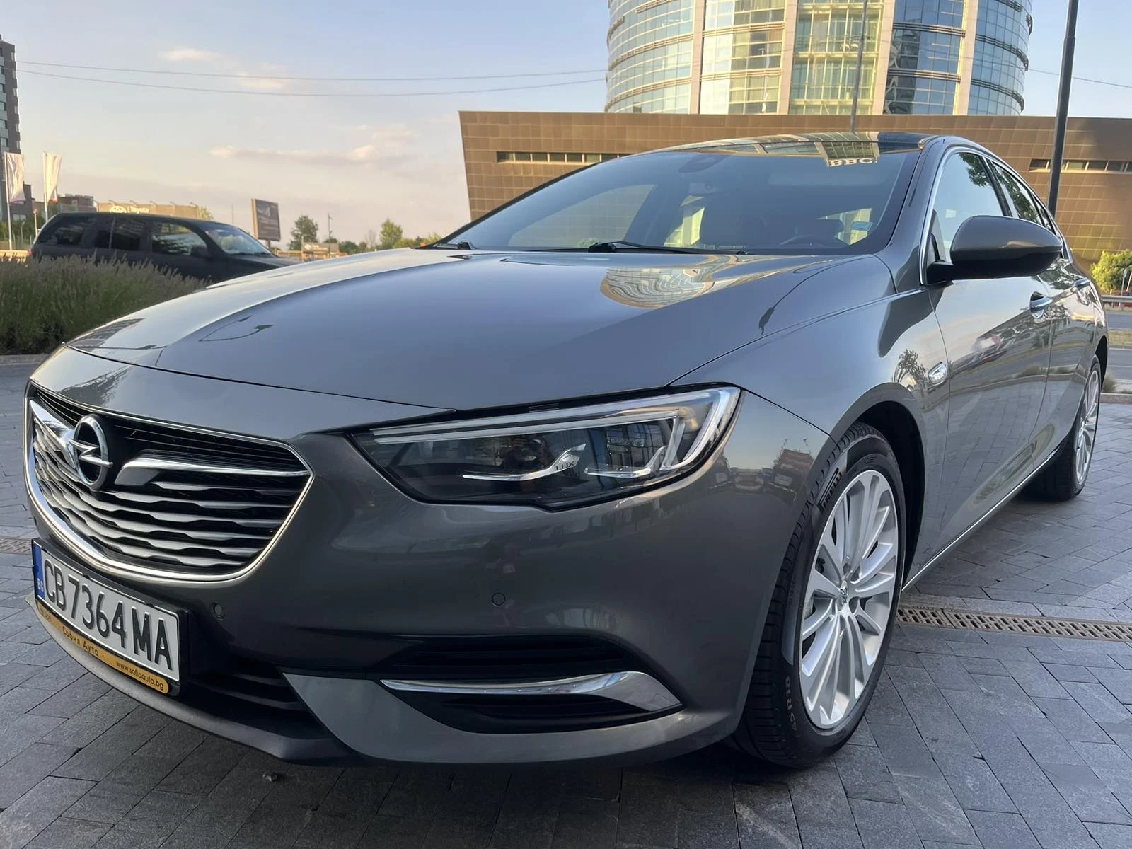 Opel Insignia Grand Sport 2.0T 4x4  - изображение 2