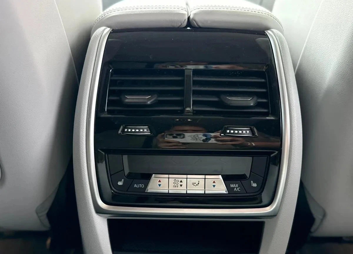 BMW XM 4.4 xDrive - изображение 10