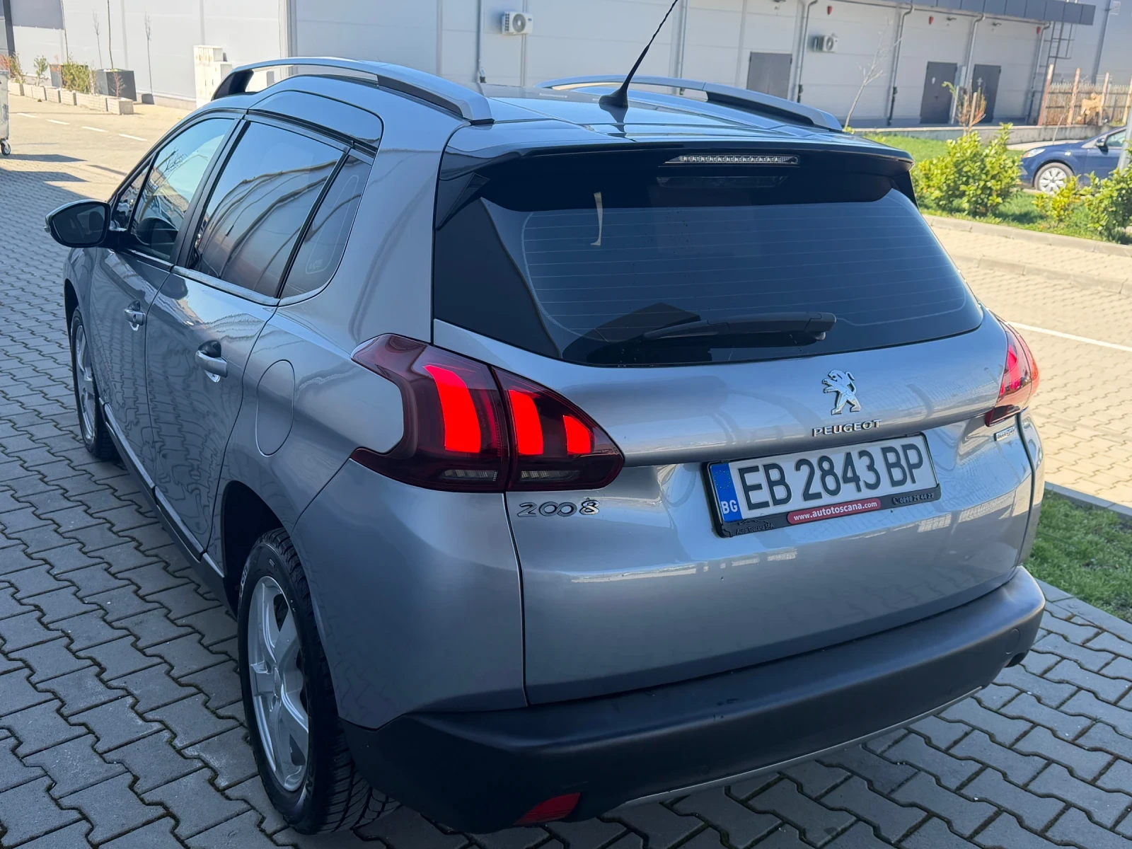 Peugeot 2008 1.6 E- BlueHDi , снимка 6 - Автомобили и джипове - 53655040