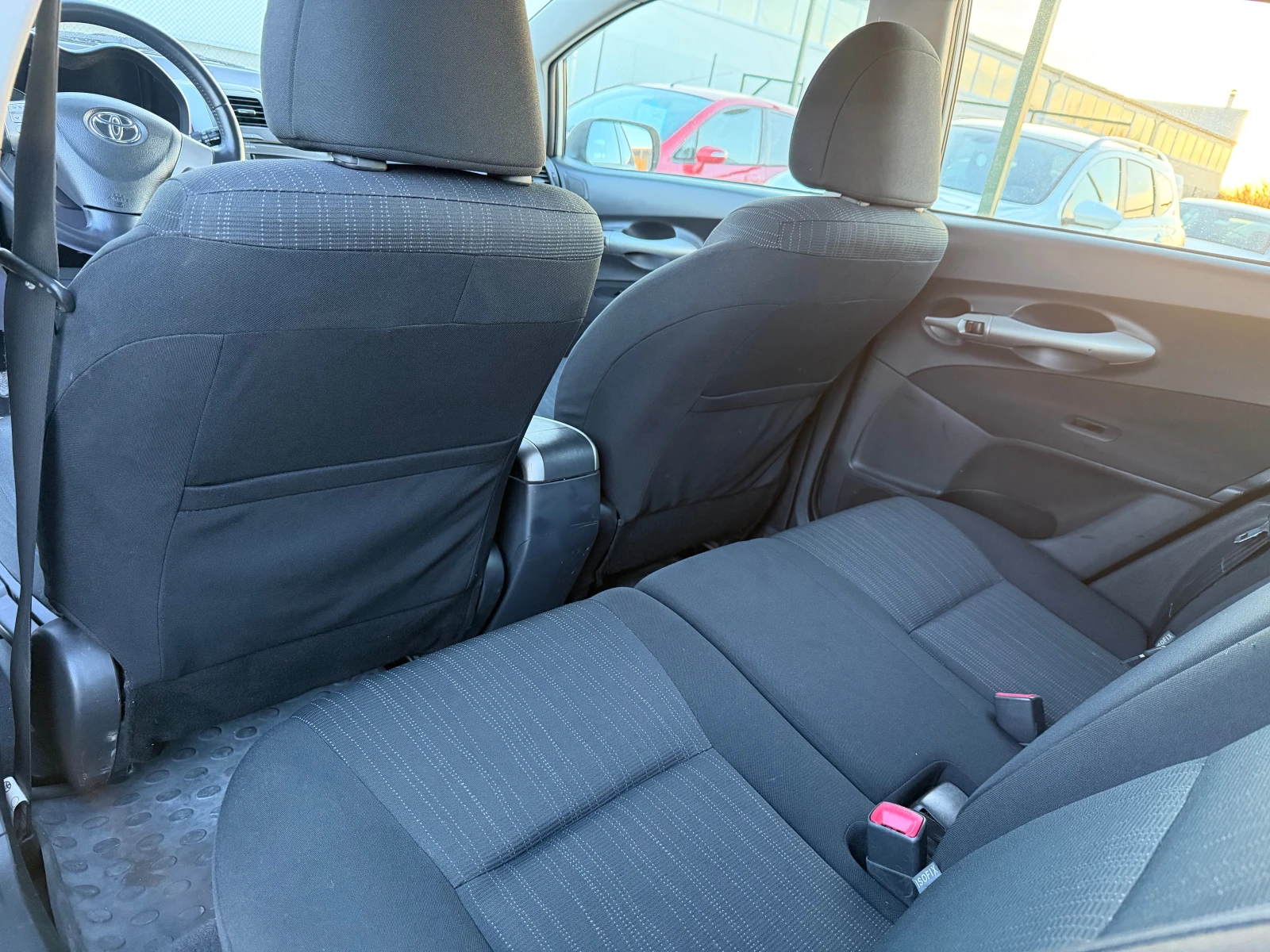 Toyota Auris 1.4D4D/90p.s-Klima/5 vrati - изображение 9