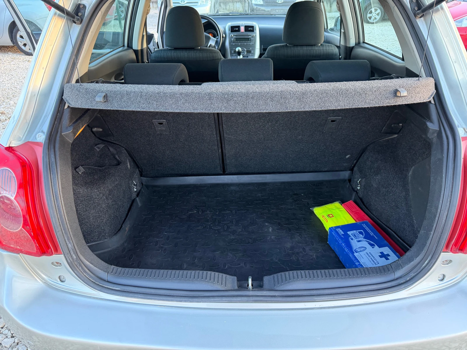 Toyota Auris 1.4D4D/90p.s-Klima/5 vrati, снимка 11 - Автомобили и джипове - 53788642