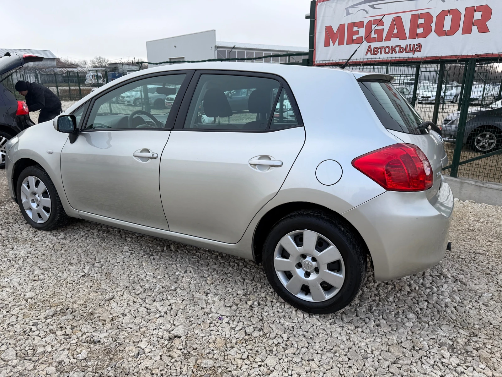 Toyota Auris 1.4D4D/90p.s-Klima/5 vrati - изображение 4