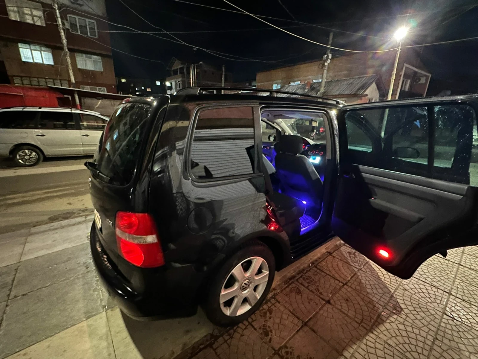 VW Touran, снимка 4 - Автомобили и джипове - 53839744