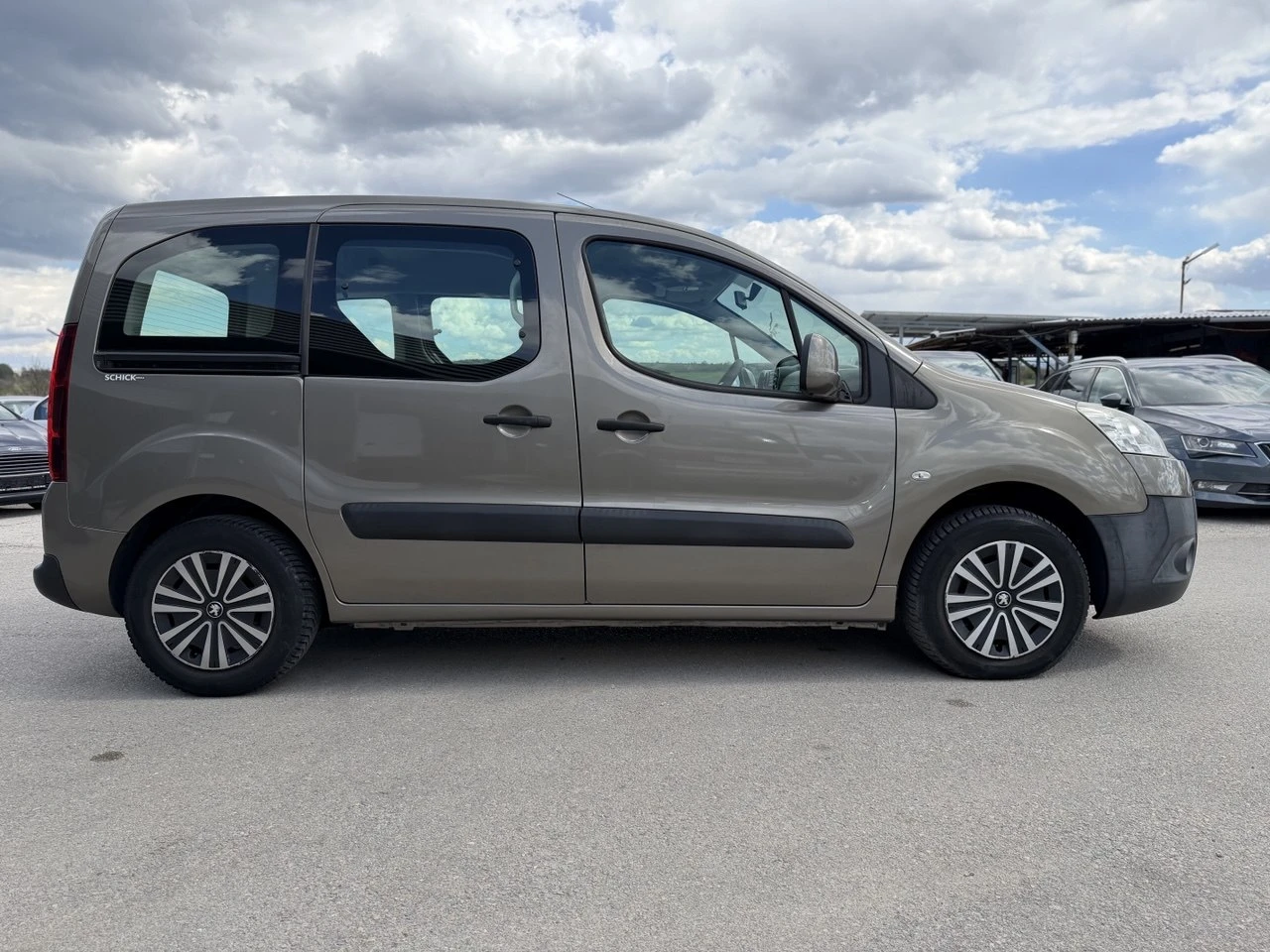 Peugeot Partner 1.6 HDi , снимка 7 - Автомобили и джипове - 54140452