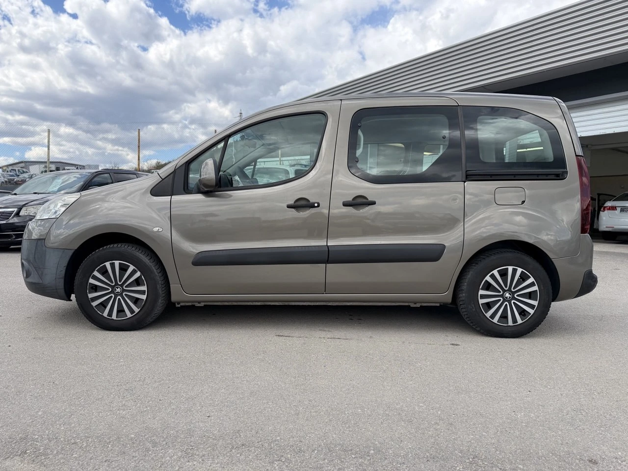 Peugeot Partner 1.6 HDi , снимка 8 - Автомобили и джипове - 54140452