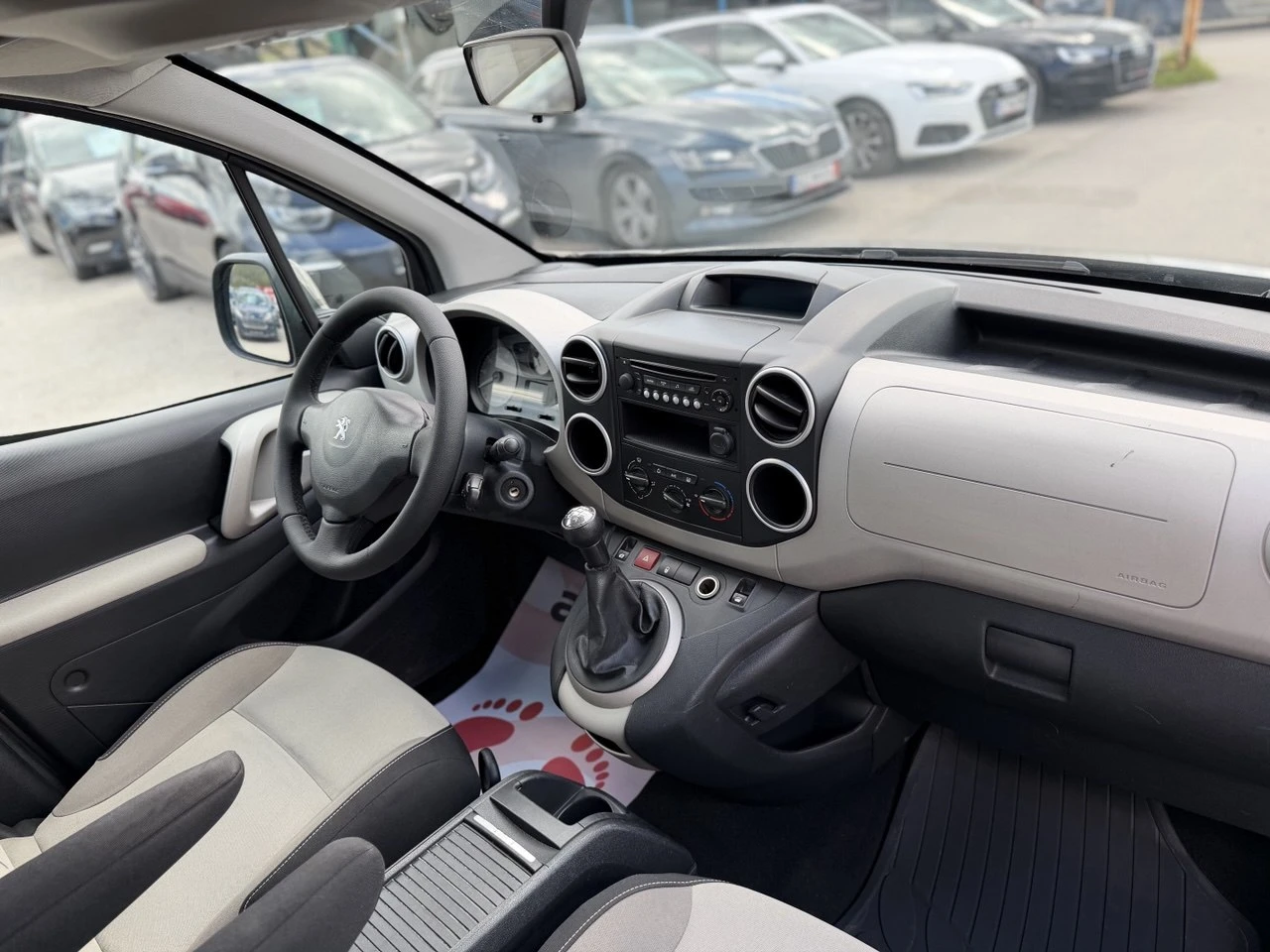 Peugeot Partner 1.6 HDi , снимка 15 - Автомобили и джипове - 54140452