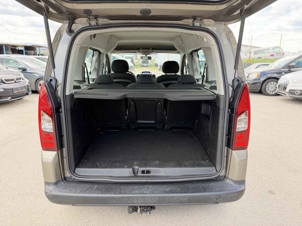 Peugeot Partner 1.6 HDi , снимка 16 - Автомобили и джипове - 54140452