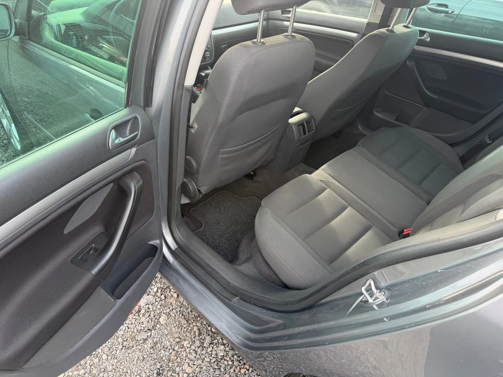 VW Golf 1.9 TD Automatic , снимка 7 - Автомобили и джипове - 54195904