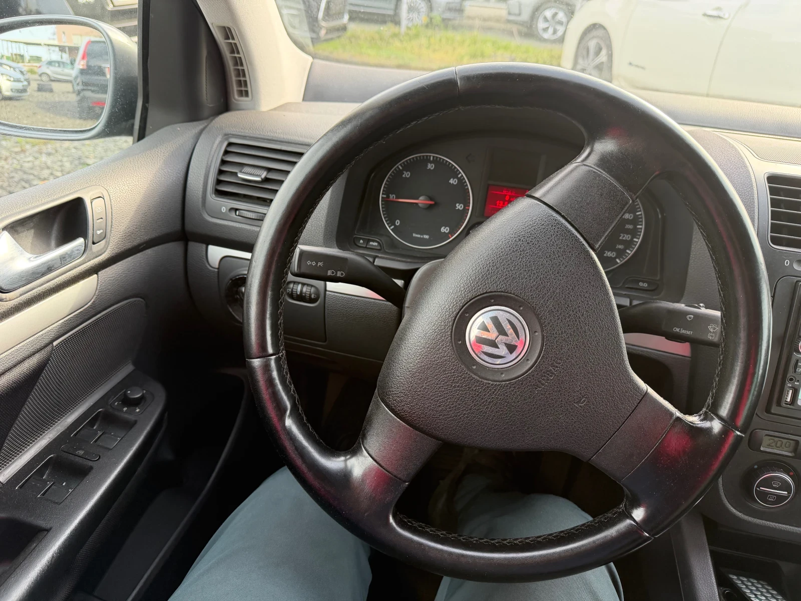 VW Golf 1.9 TD Automatic , снимка 13 - Автомобили и джипове - 54195904