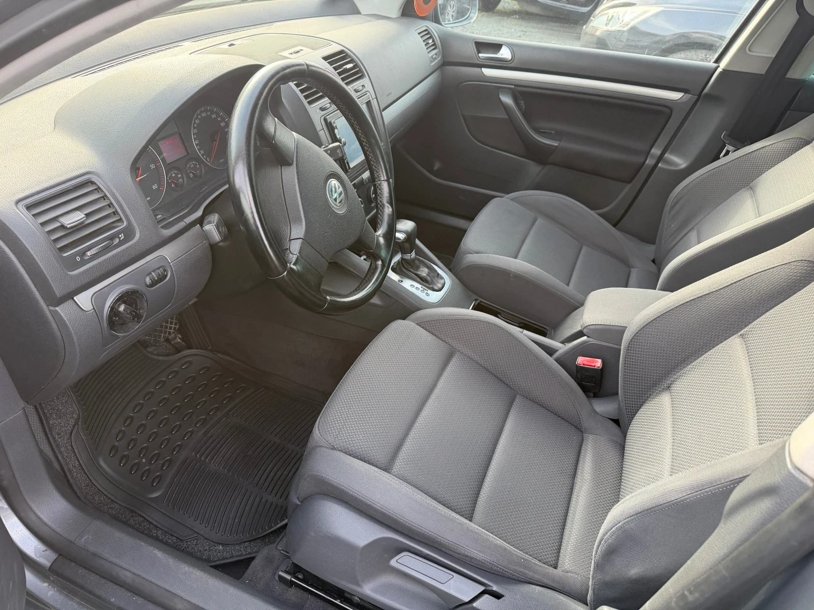 VW Golf 1.9 TD Automatic , снимка 14 - Автомобили и джипове - 54195904