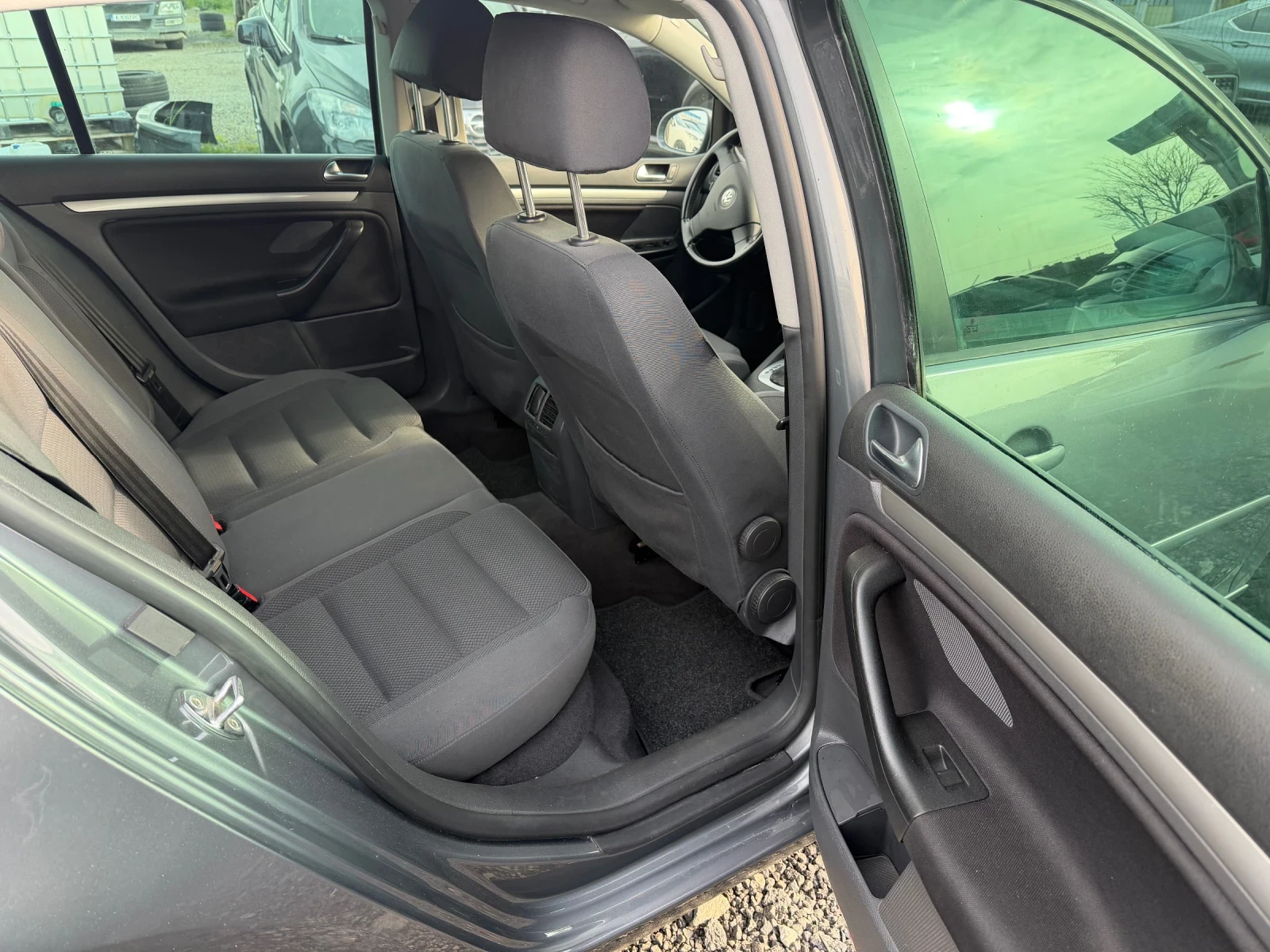 VW Golf 1.9 TD Automatic , снимка 9 - Автомобили и джипове - 54195904