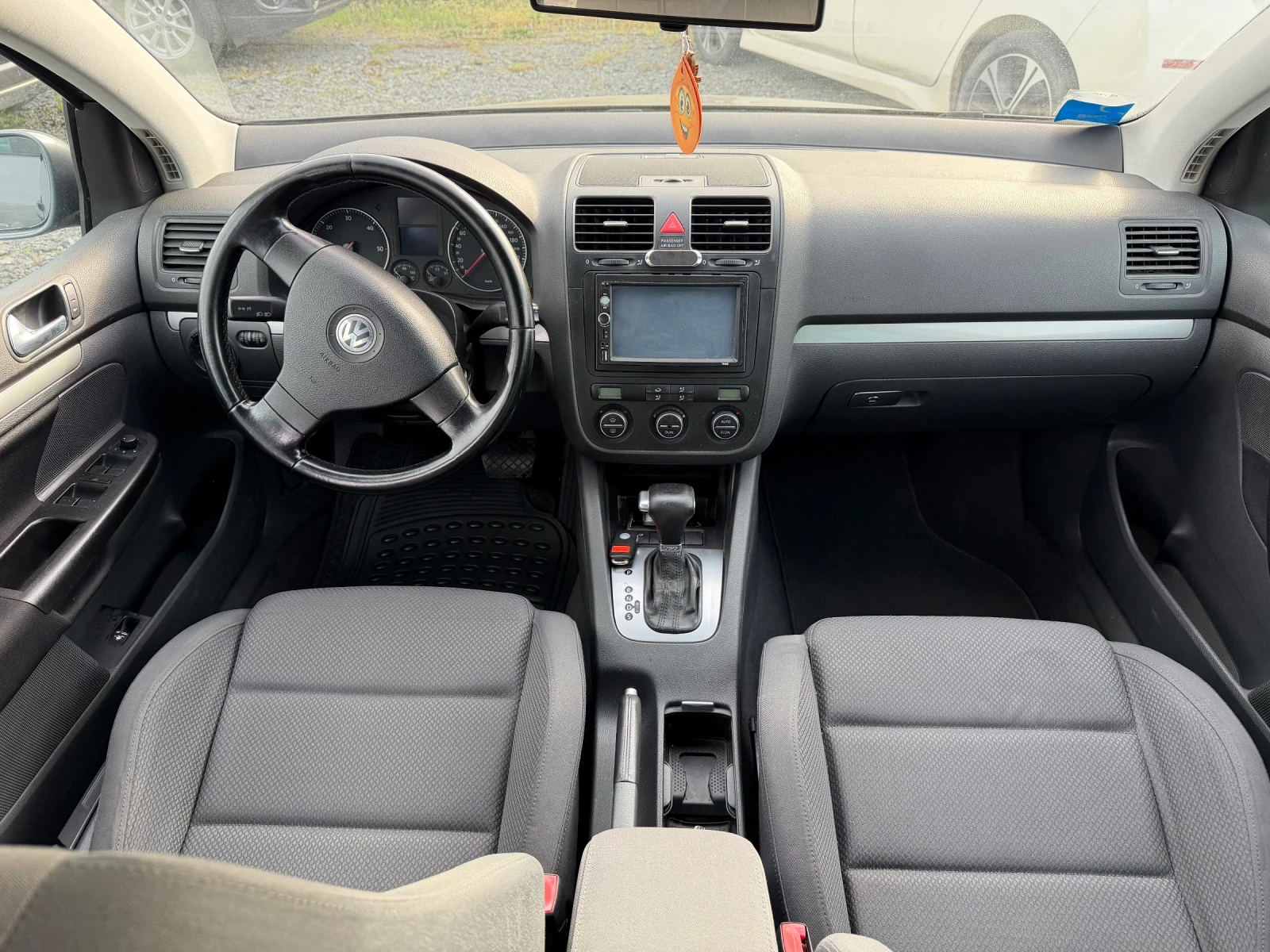 VW Golf 1.9 TD Automatic , снимка 8 - Автомобили и джипове - 54195904