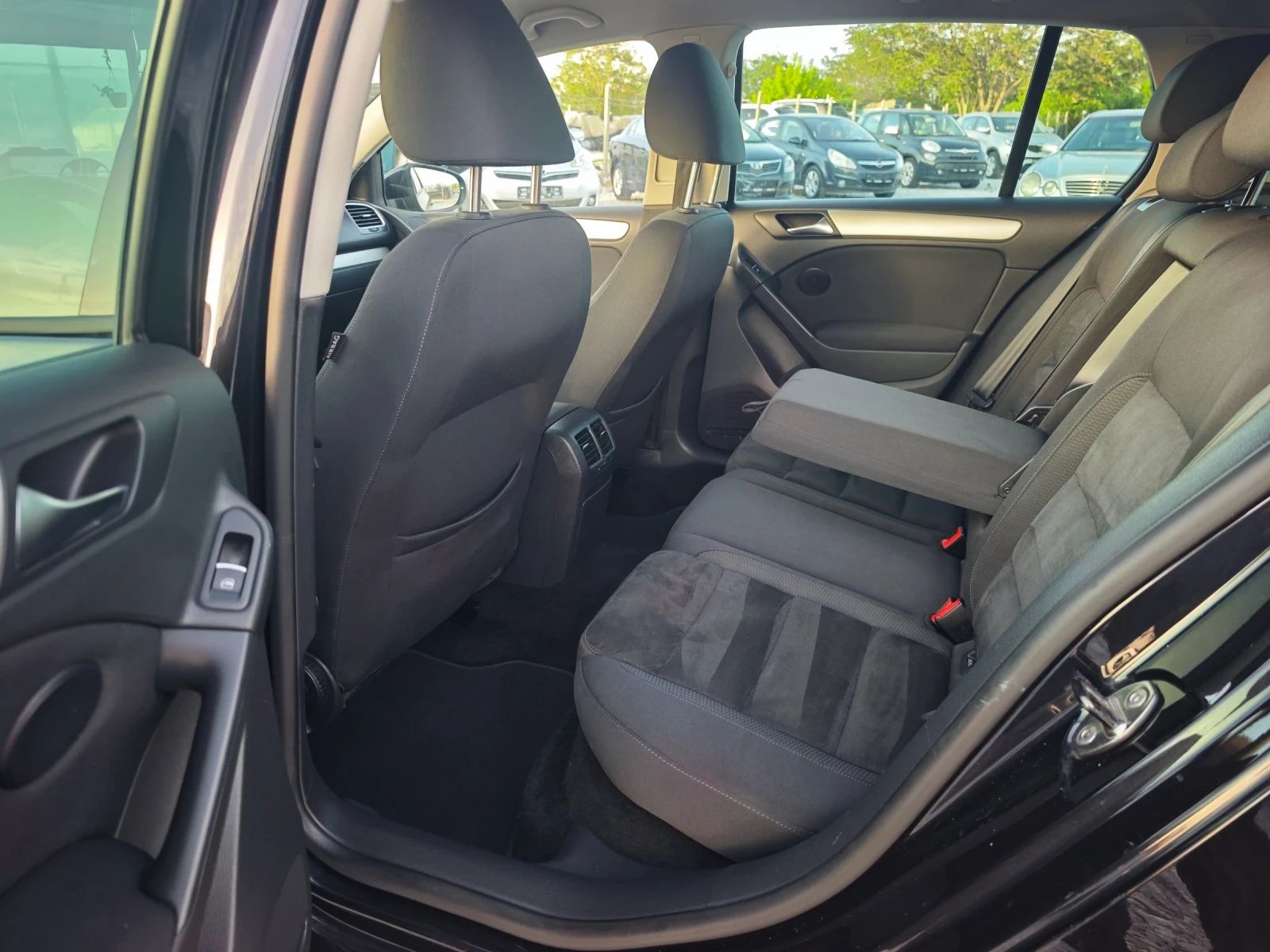 VW Golf 2.0TDI автоматик, снимка 10 - Автомобили и джипове - 54511773