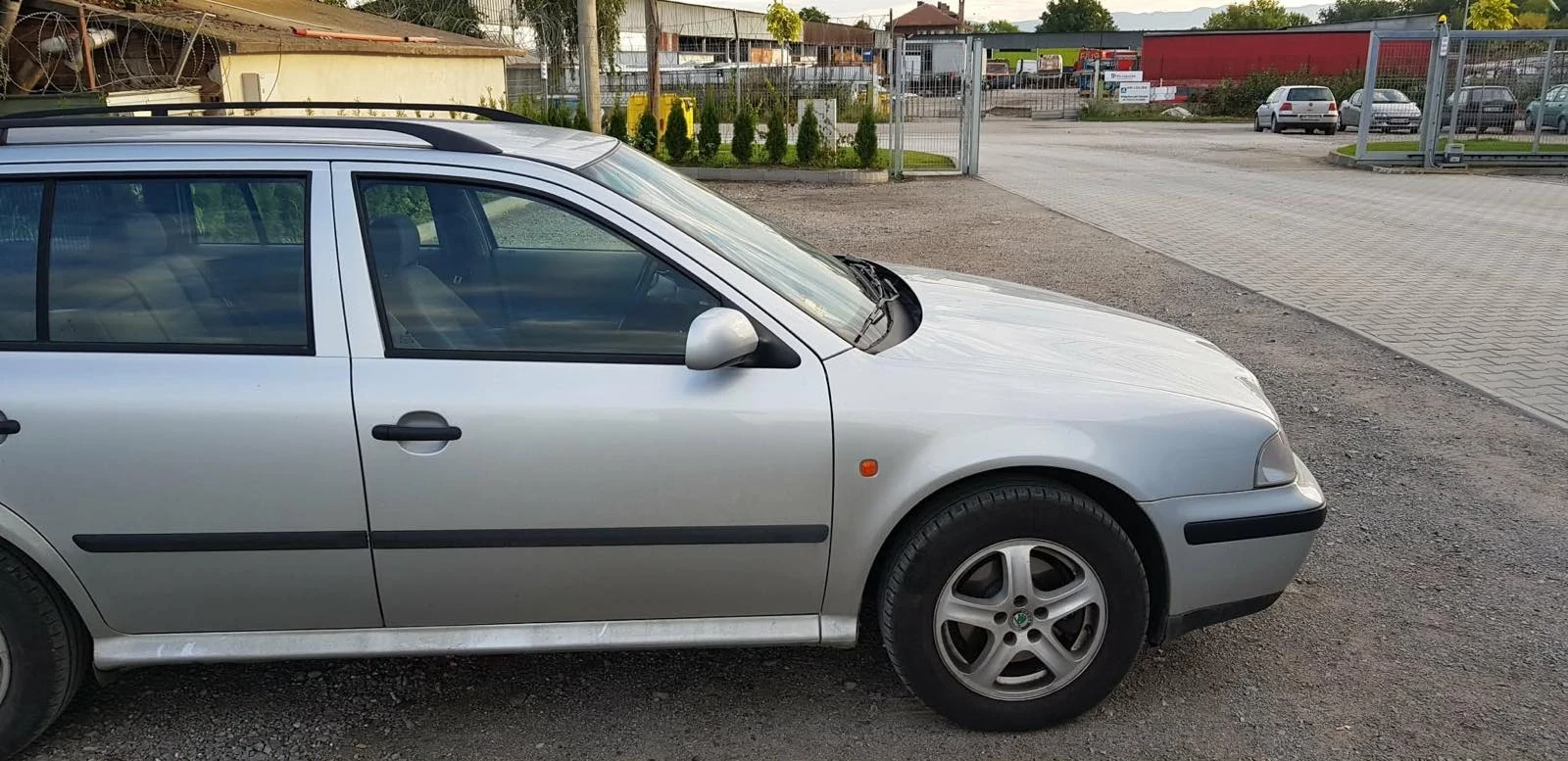 Skoda Octavia 2.0 бензин, снимка 2 - Автомобили и джипове - 54640442