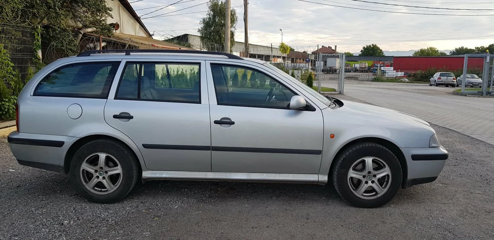 Skoda Octavia 2.0 бензин, снимка 9 - Автомобили и джипове - 54640442