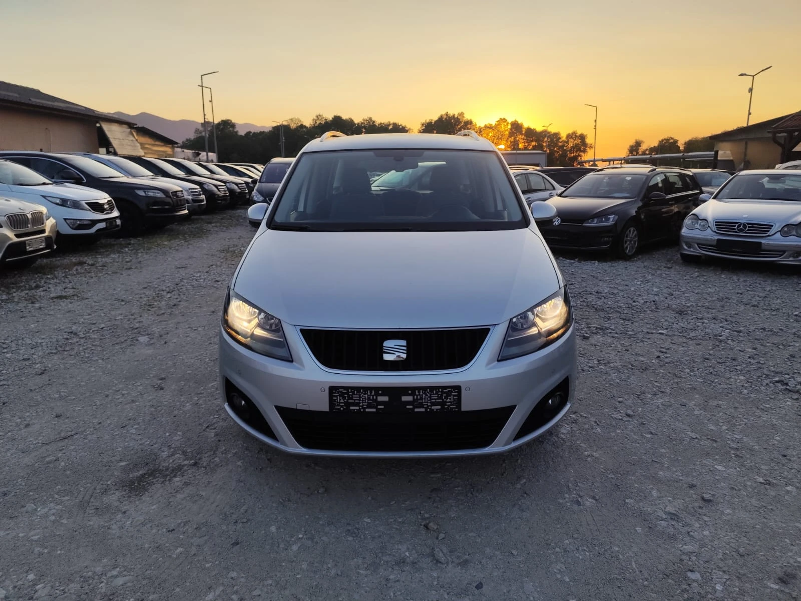 Seat Alhambra 2.0 дизел Автомат, снимка 2 - Автомобили и джипове - 55070273