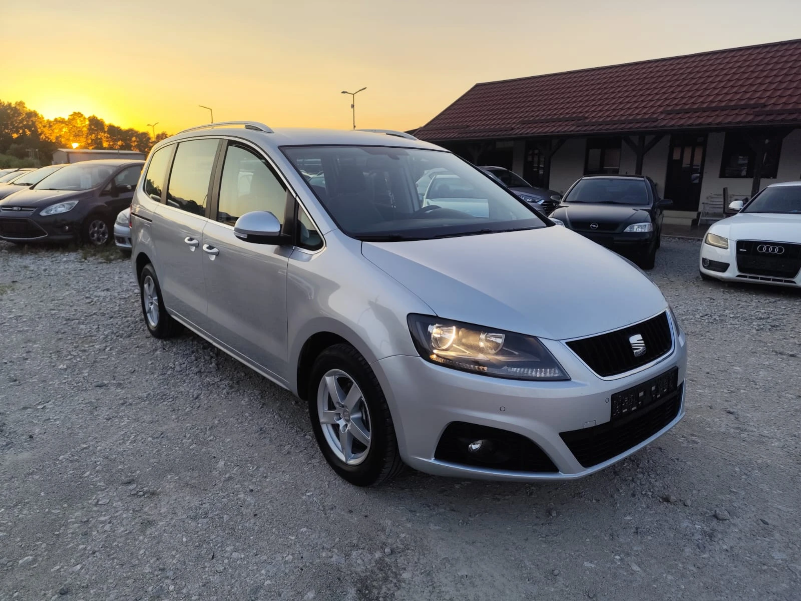 Seat Alhambra 2.0 дизел Автомат, снимка 3 - Автомобили и джипове - 55070273