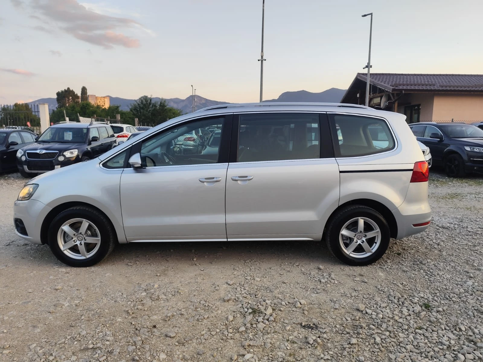 Seat Alhambra 2.0 дизел Автомат, снимка 10 - Автомобили и джипове - 55070273