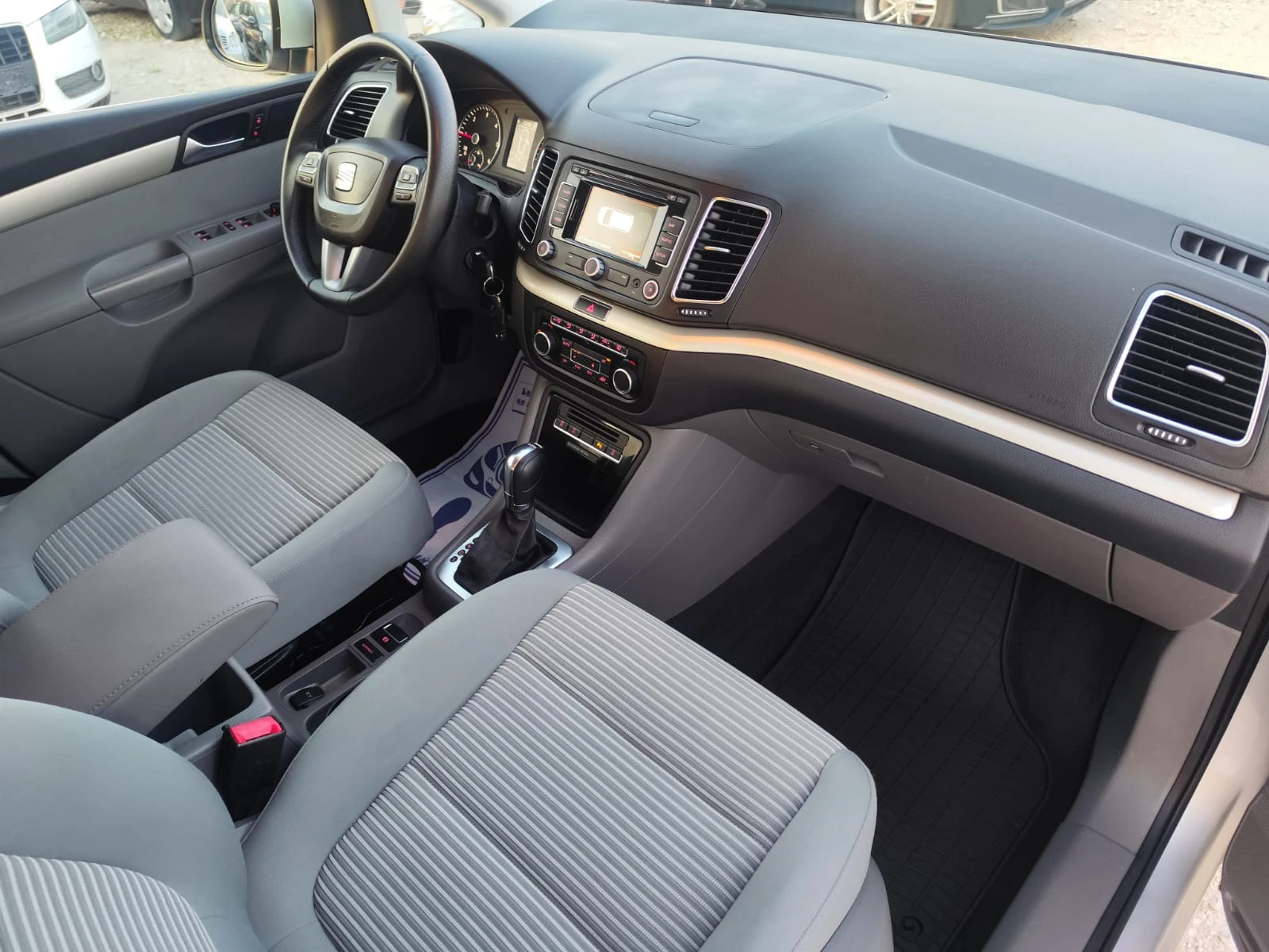Seat Alhambra 2.0 дизел Автомат, снимка 14 - Автомобили и джипове - 55070273