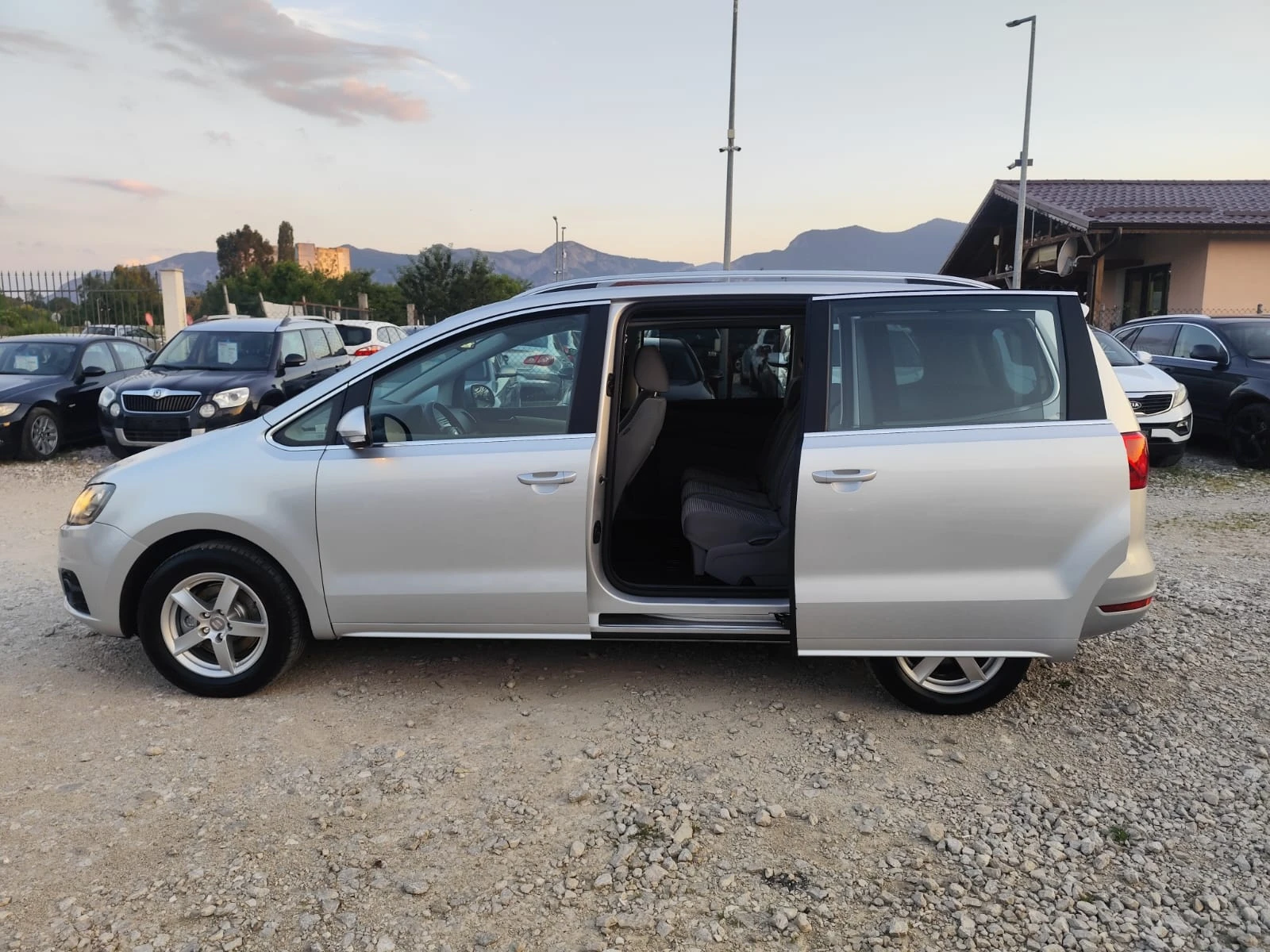 Seat Alhambra 2.0 дизел Автомат, снимка 11 - Автомобили и джипове - 55070273