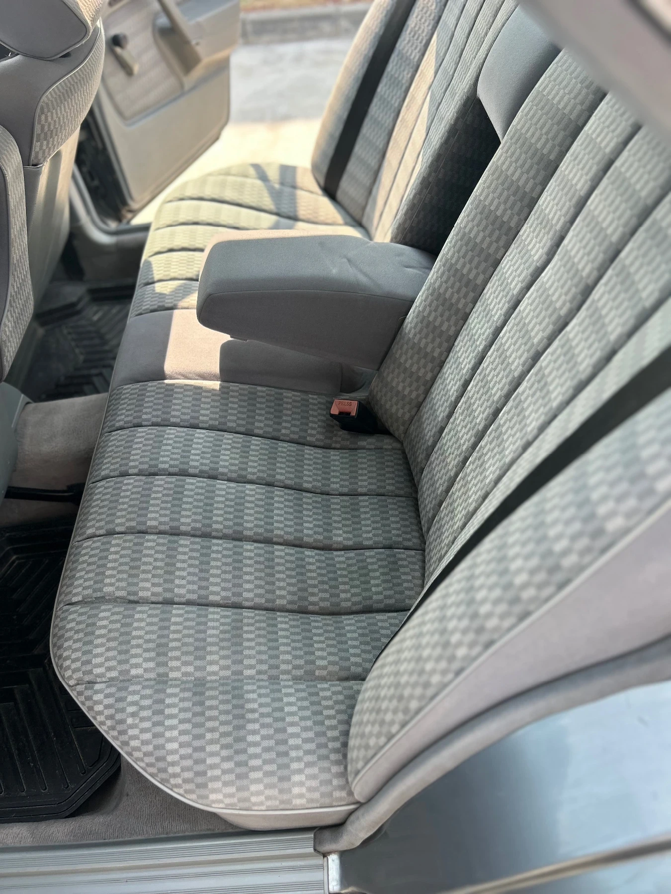 Mercedes-Benz 190 E190, снимка 5 - Автомобили и джипове - 55720444
