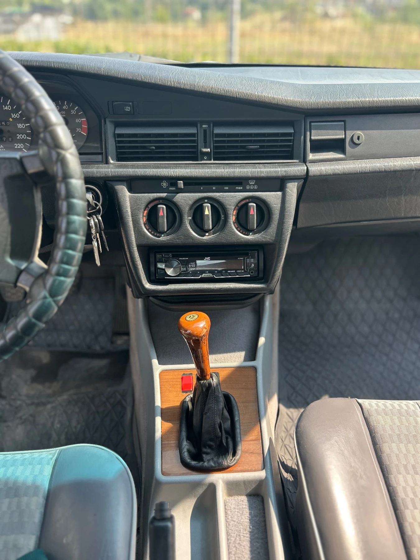 Mercedes-Benz 190 E190, снимка 6 - Автомобили и джипове - 55720444
