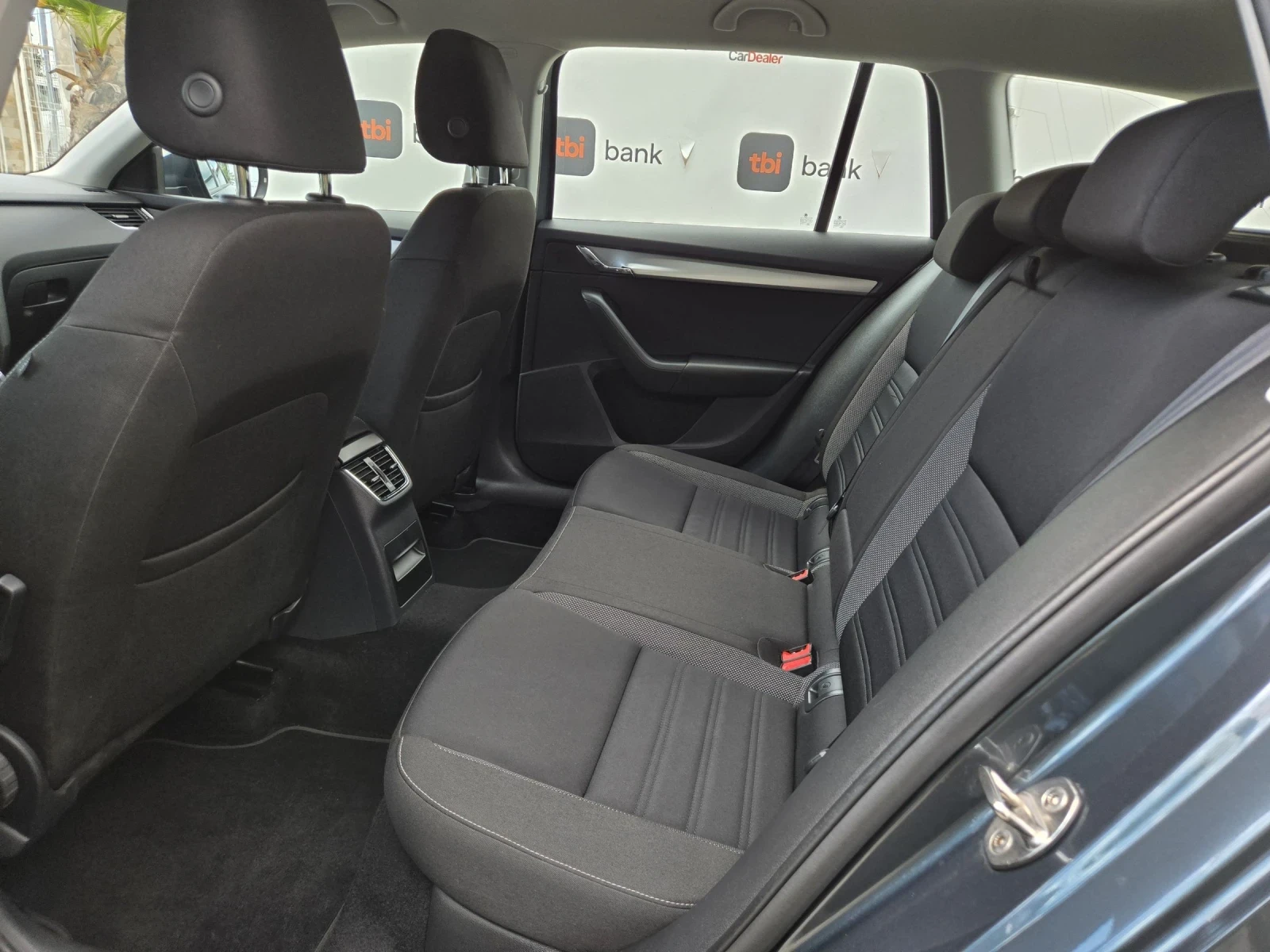 Skoda Octavia 1.5G-Tec-131кс= АВТОМАТ= CAR PLAY= DISTR= КАТО НОВ, снимка 9 - Автомобили и джипове - 55980727