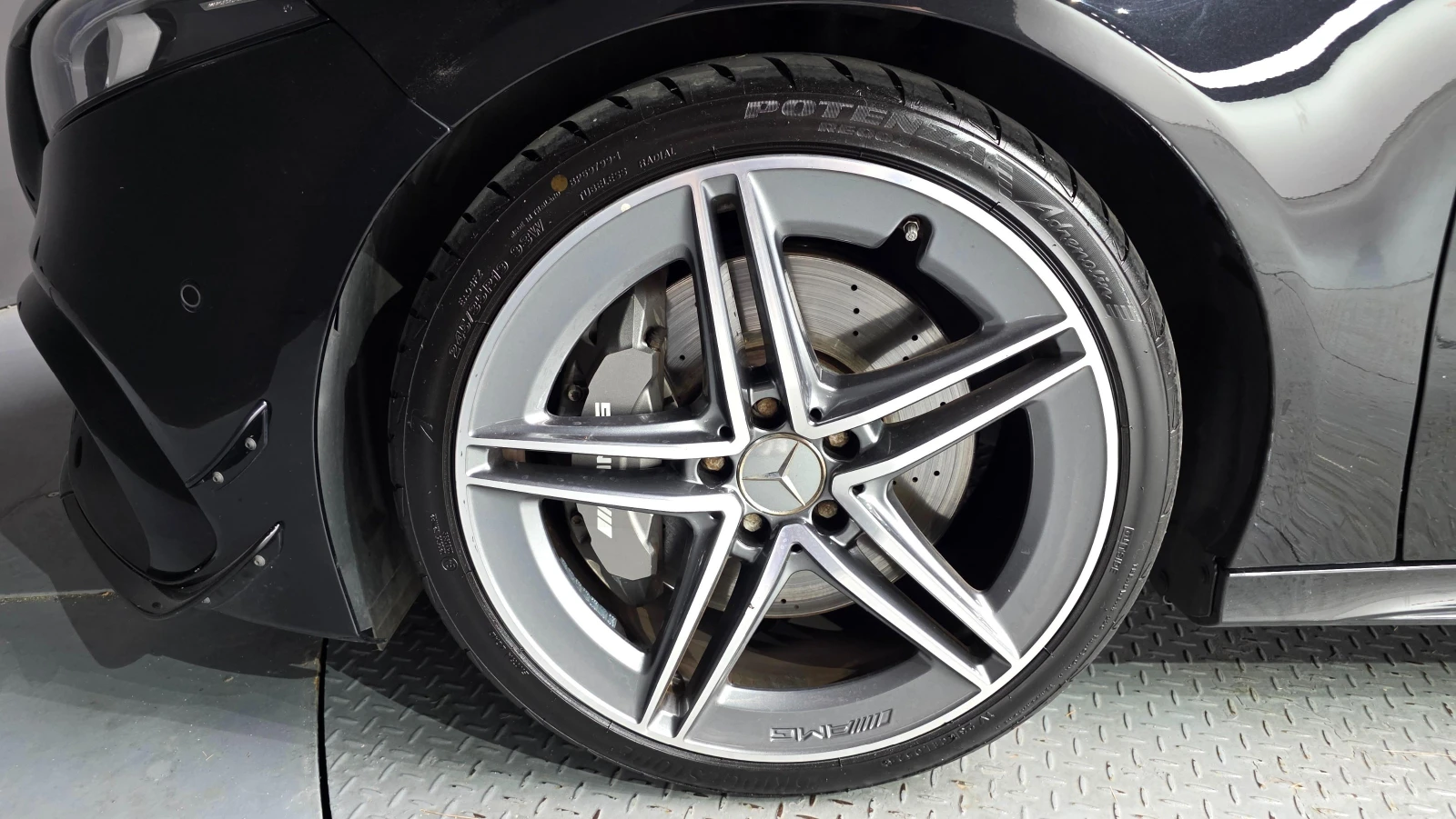 Mercedes-Benz A45 AMG 4MATIC+ * ХЕДЪП* CARBON* LANE* ASSIST* , снимка 5 - Автомобили и джипове - 56121906