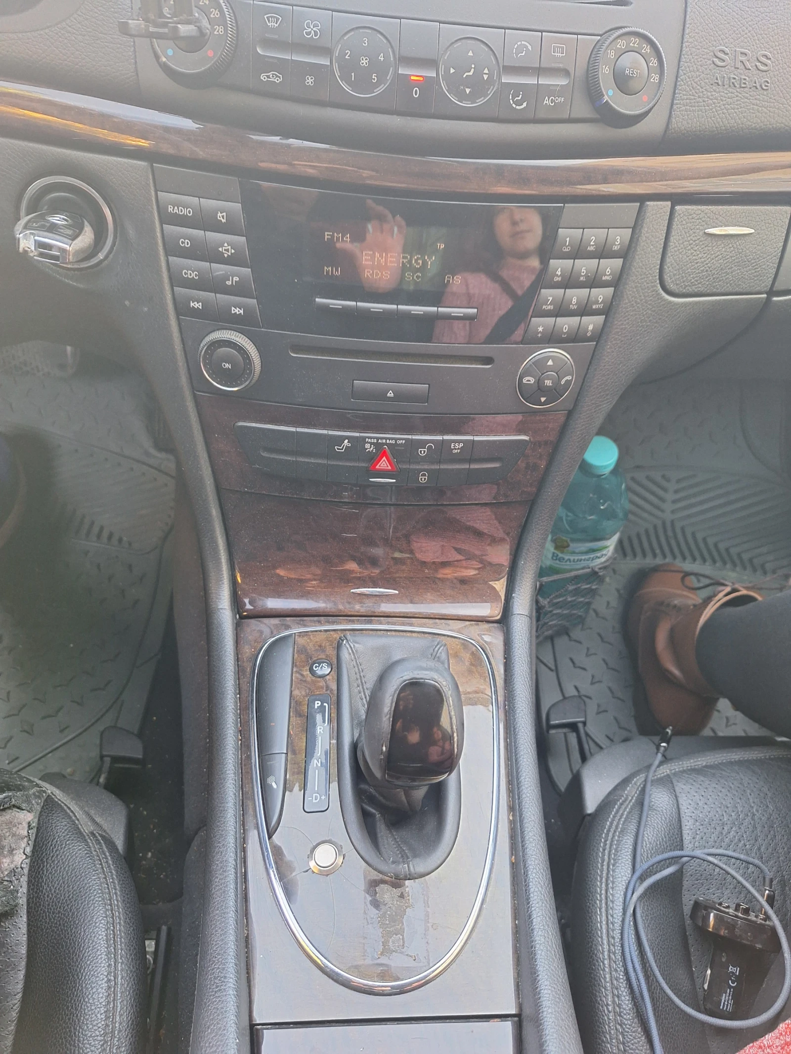 Mercedes-Benz E 200, снимка 8 - Автомобили и джипове - 56336807