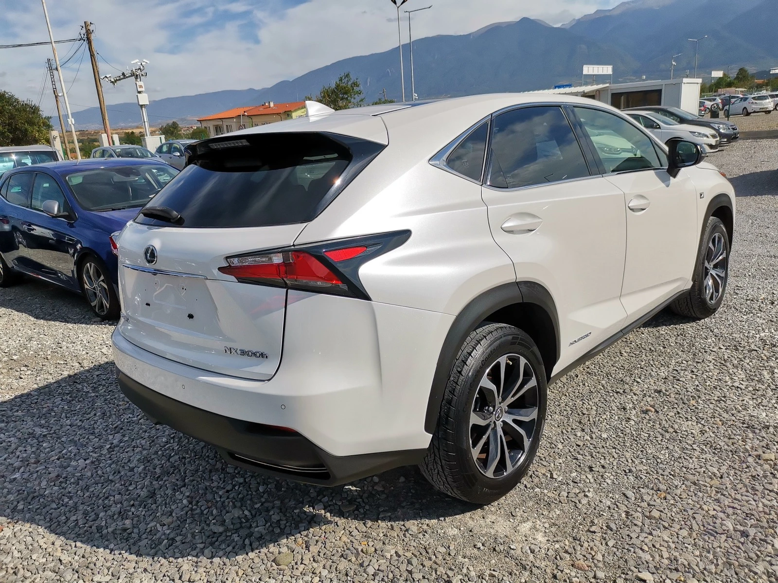 Lexus NX 300H F-Sport 4x4 - изображение 3