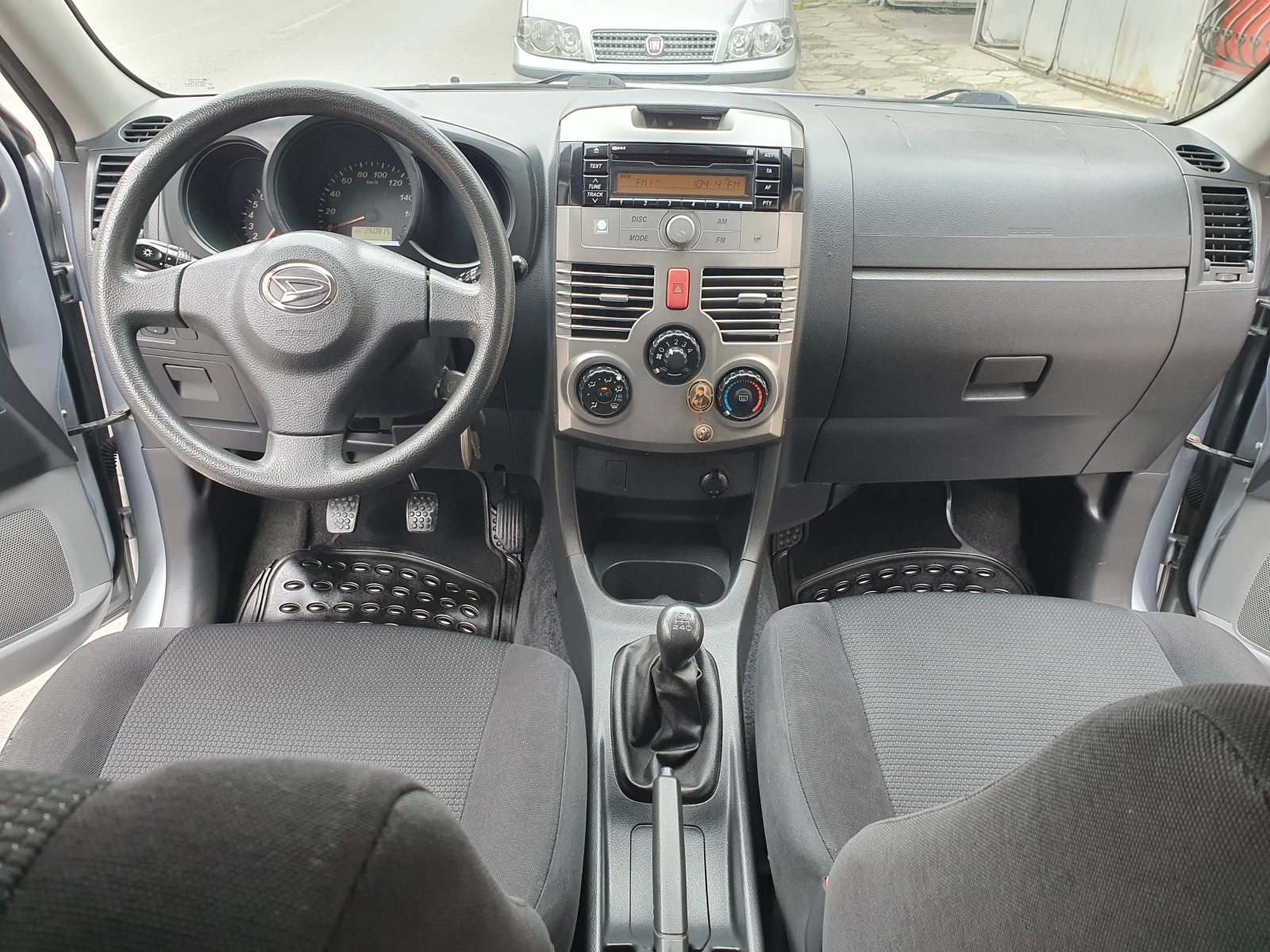 Daihatsu Terios 1.3 БЕНЗИН/ГАЗ 4Х4, снимка 12 - Автомобили и джипове - 54028929
