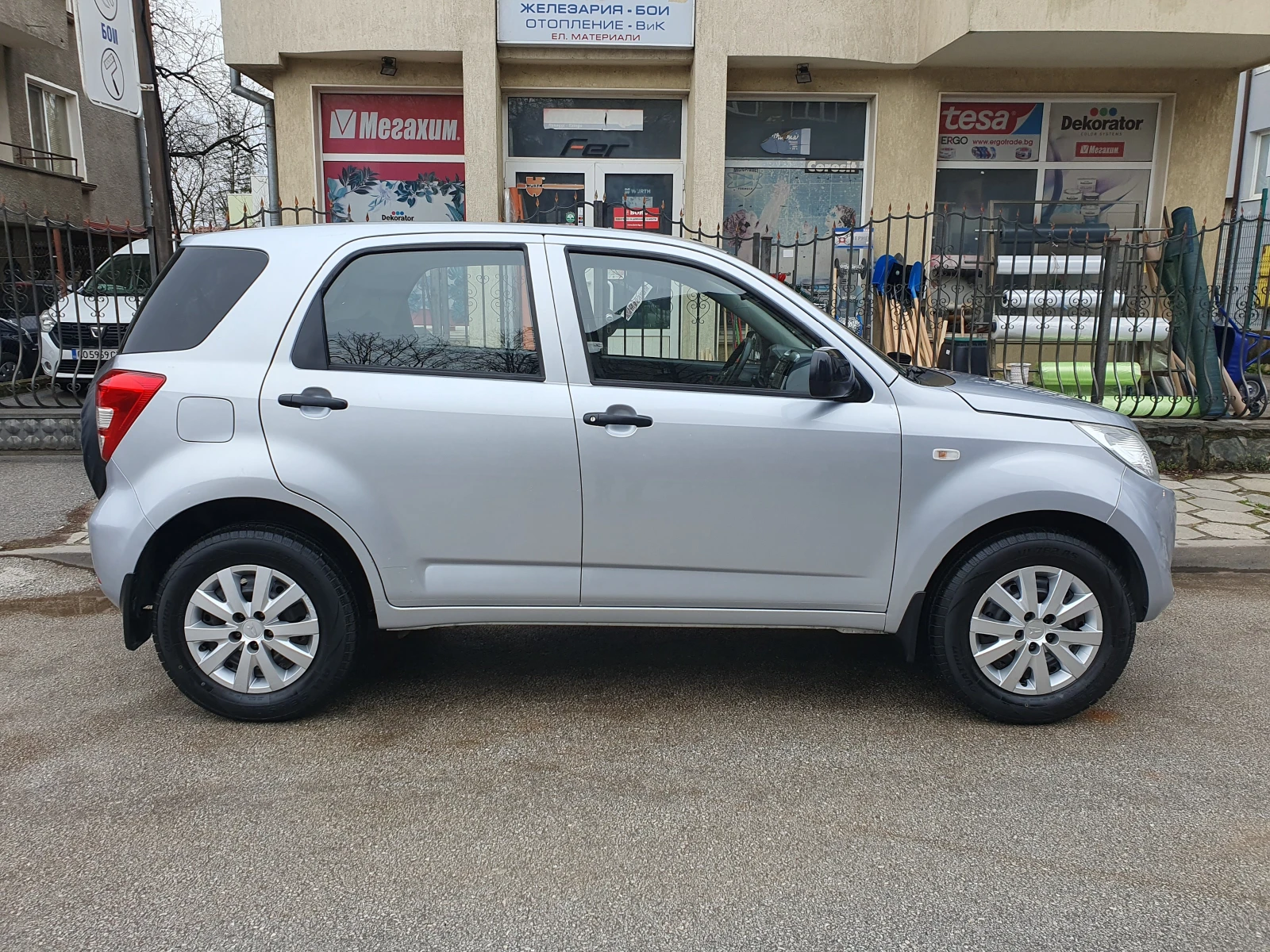 Daihatsu Terios 1.3 БЕНЗИН/ГАЗ 4Х4, снимка 7 - Автомобили и джипове - 54028929
