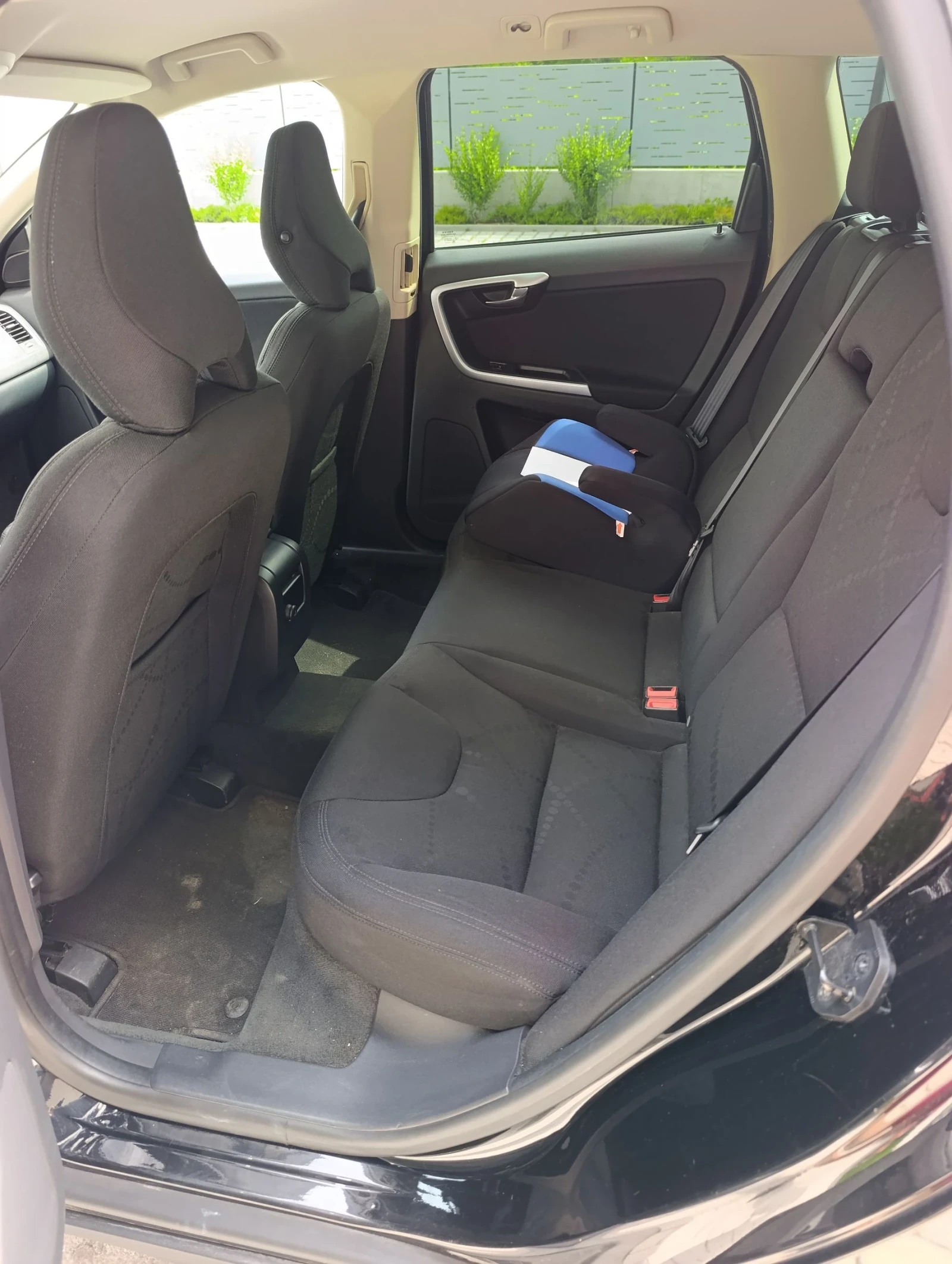 Volvo XC60 D3 163 кс Автоматик, снимка 15 - Автомобили и джипове - 54796891
