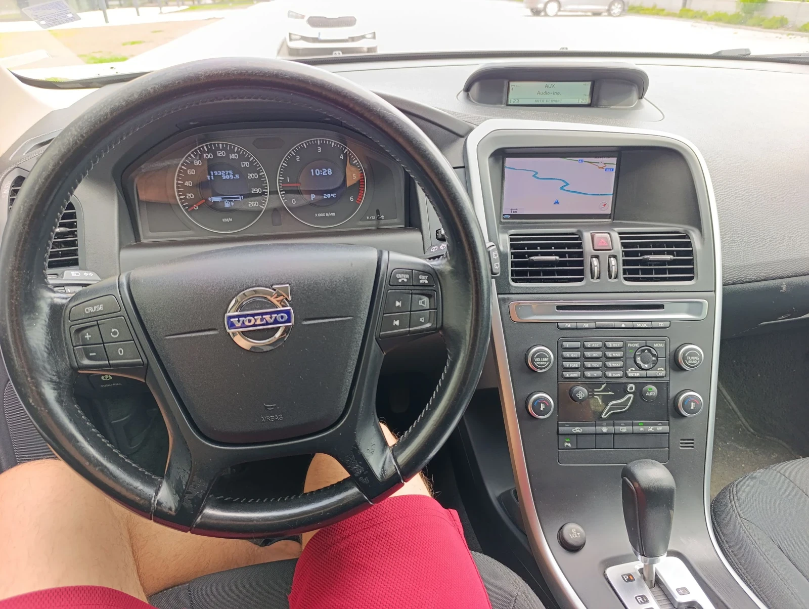 Volvo XC60 D3 163 кс Автоматик, снимка 16 - Автомобили и джипове - 54796891