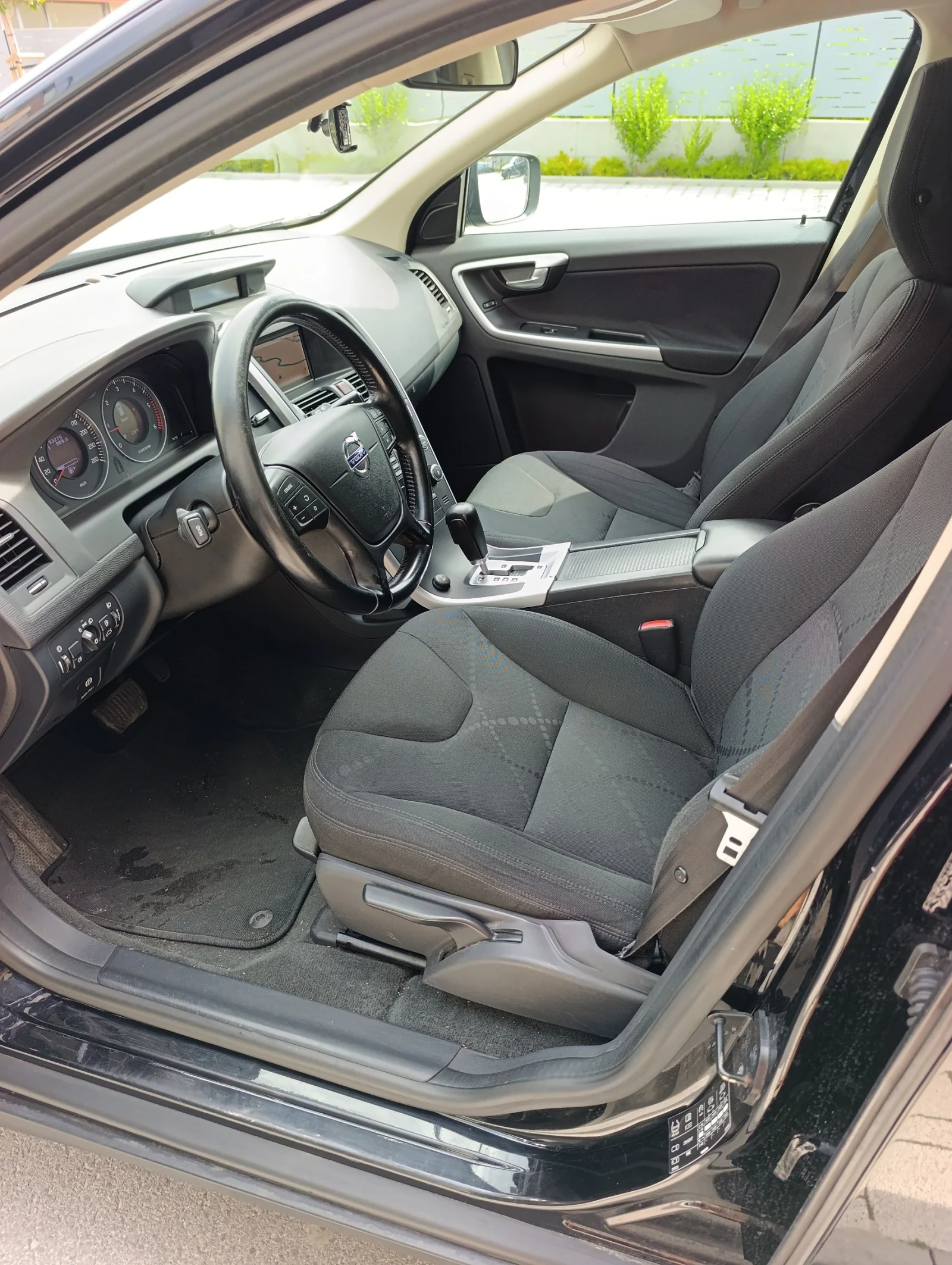 Volvo XC60 D3 163 кс Автоматик, снимка 14 - Автомобили и джипове - 54796891