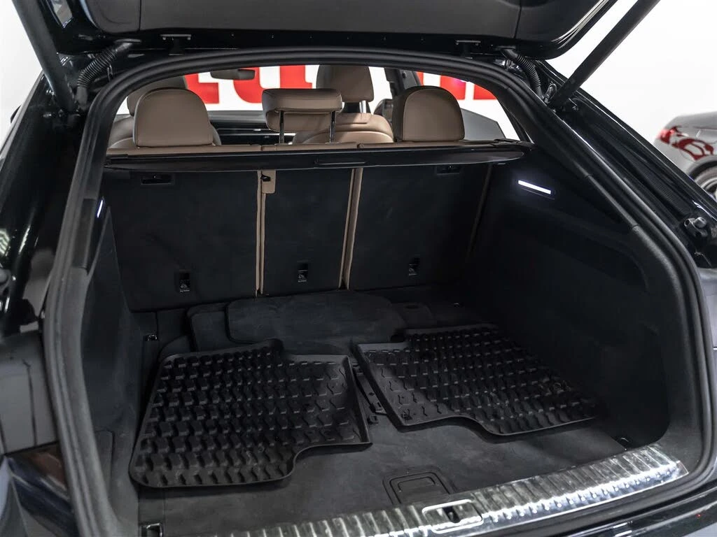 Audi Q8 TECHNIK 55 TFSI S-LINE| BANG&OLUFSEN| MATRIX| ПАНО, снимка 13 - Автомобили и джипове - 54883463