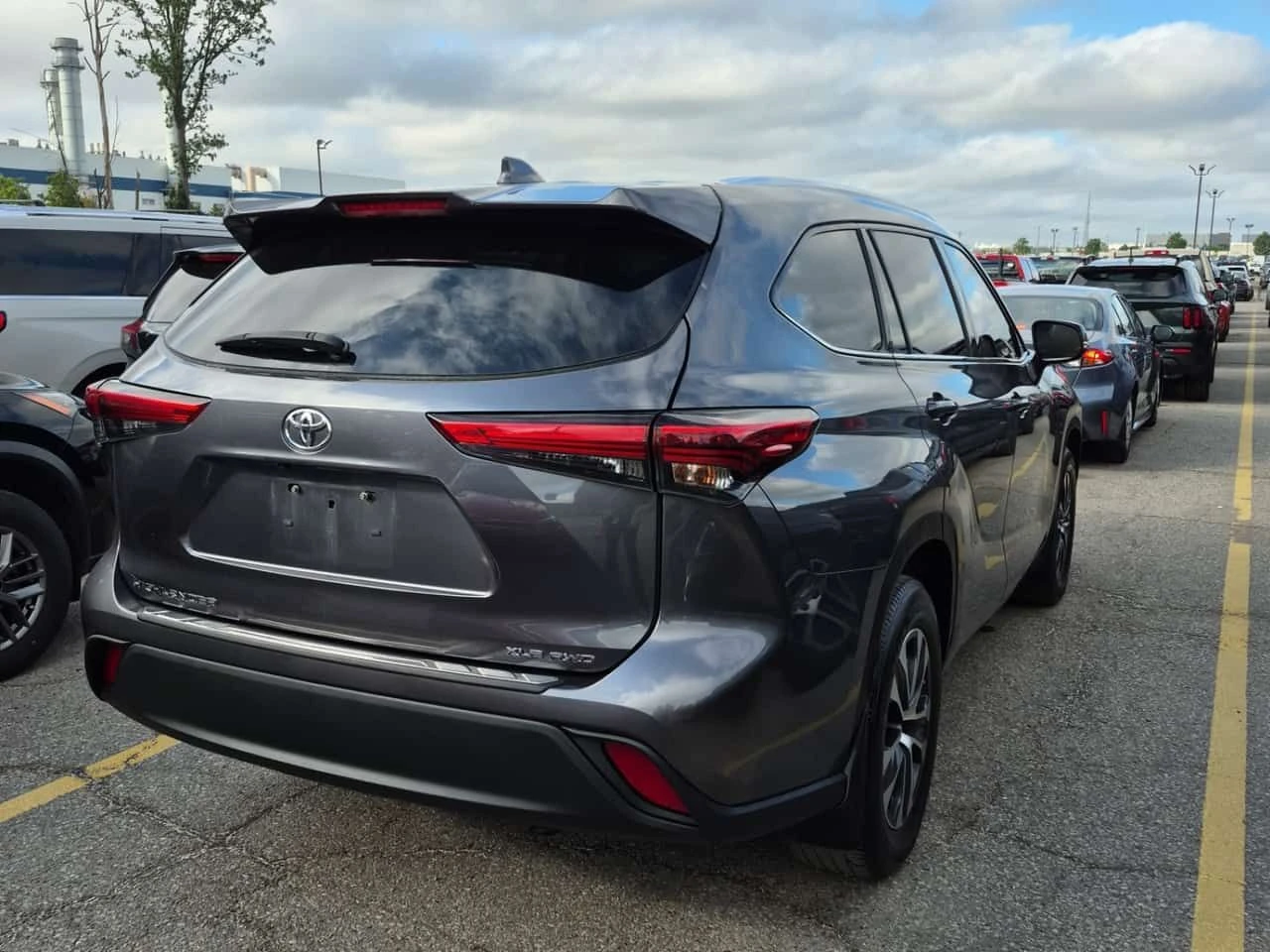 Toyota Highlander XLE| ПОДГРЕВИ| ПАНО| 2 КЛЮЧА| 7 МЕСТЕН| , снимка 3 - Автомобили и джипове - 55234059