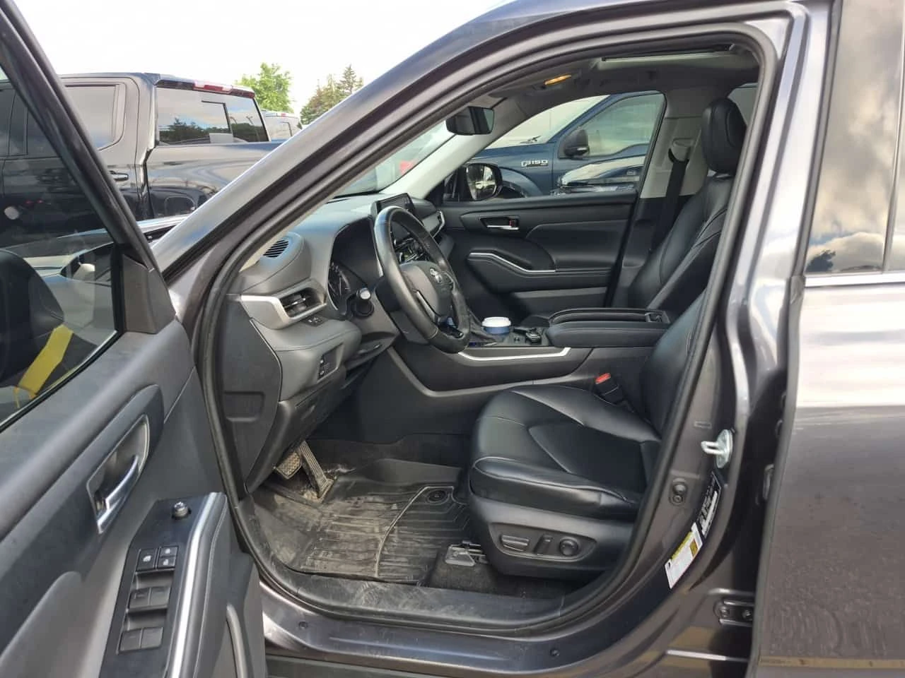 Toyota Highlander XLE| ПОДГРЕВИ| ПАНО| 2 КЛЮЧА| 7 МЕСТЕН| , снимка 7 - Автомобили и джипове - 55234059