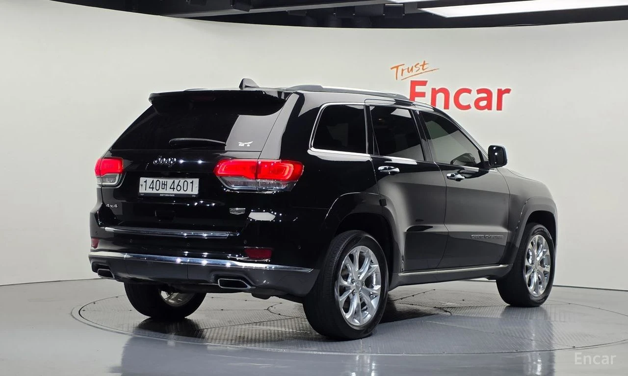 Jeep Grand cherokee 3.6* V6* 8ZF* SUMMIT* ДИСТРОНИК* ОБДУХВАНЕ* LANE* , снимка 2 - Автомобили и джипове - 55638809